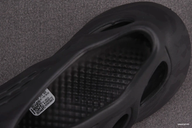 Adidas Yeezy Foam RNNR Onyx HP8739 0806